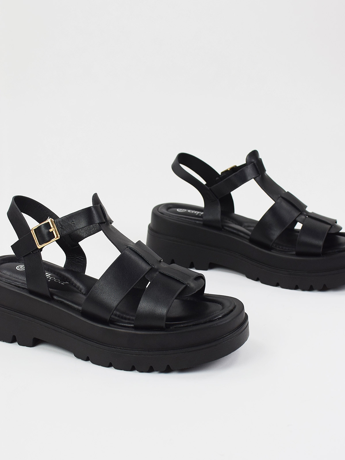 Chunky flat sandals with adjustable straps in black