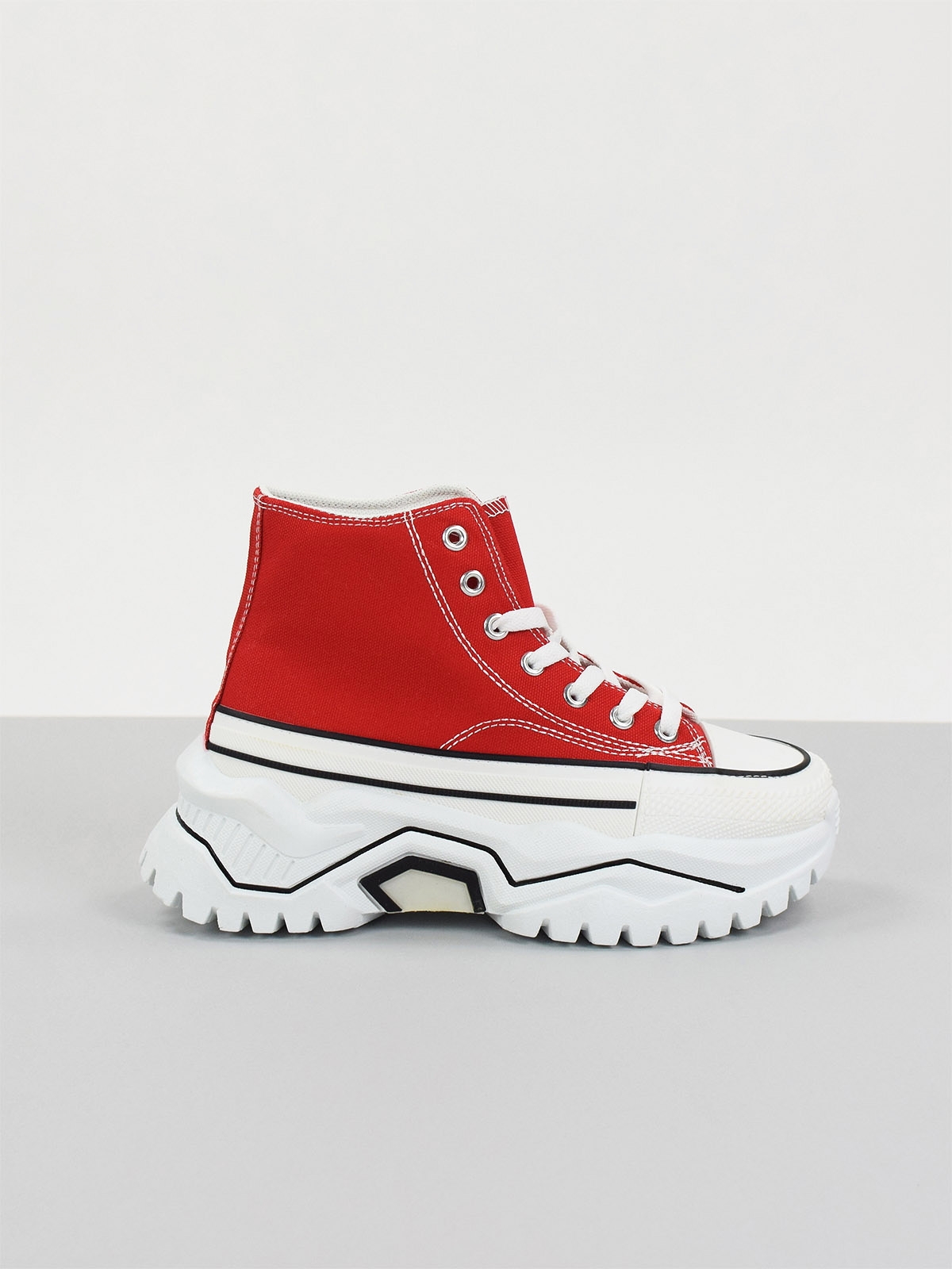 Lace up chunky sole trainers in red