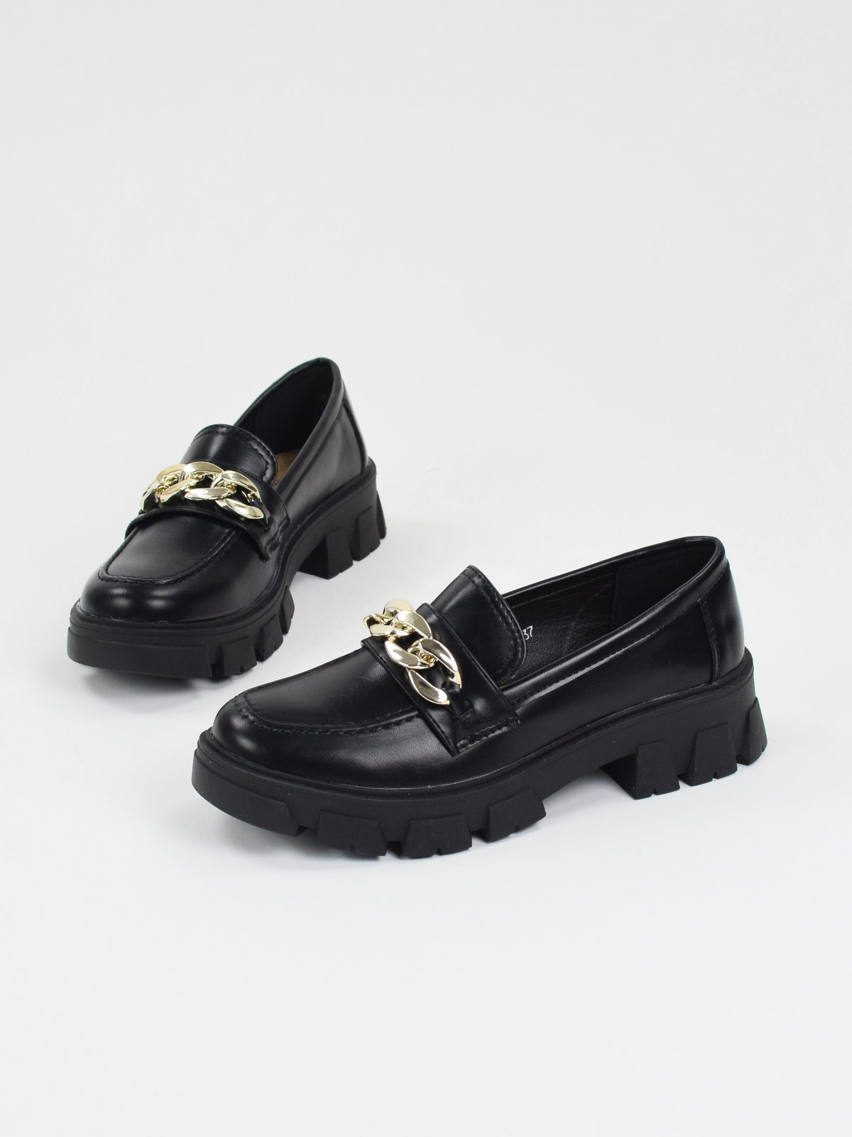 Chunky loafers with chain in black