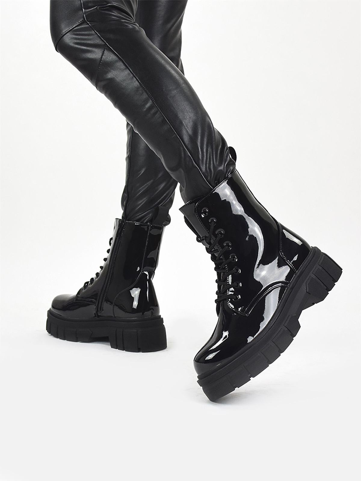 Classic design lace up ankle boots in black patent