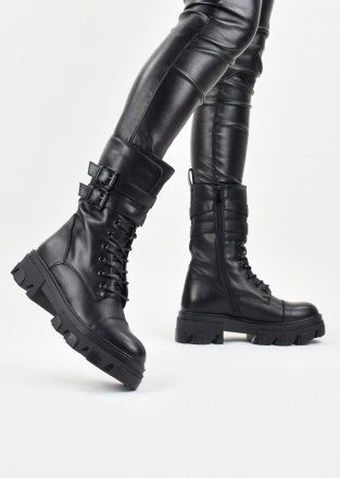 Women's boots in black with buckle details