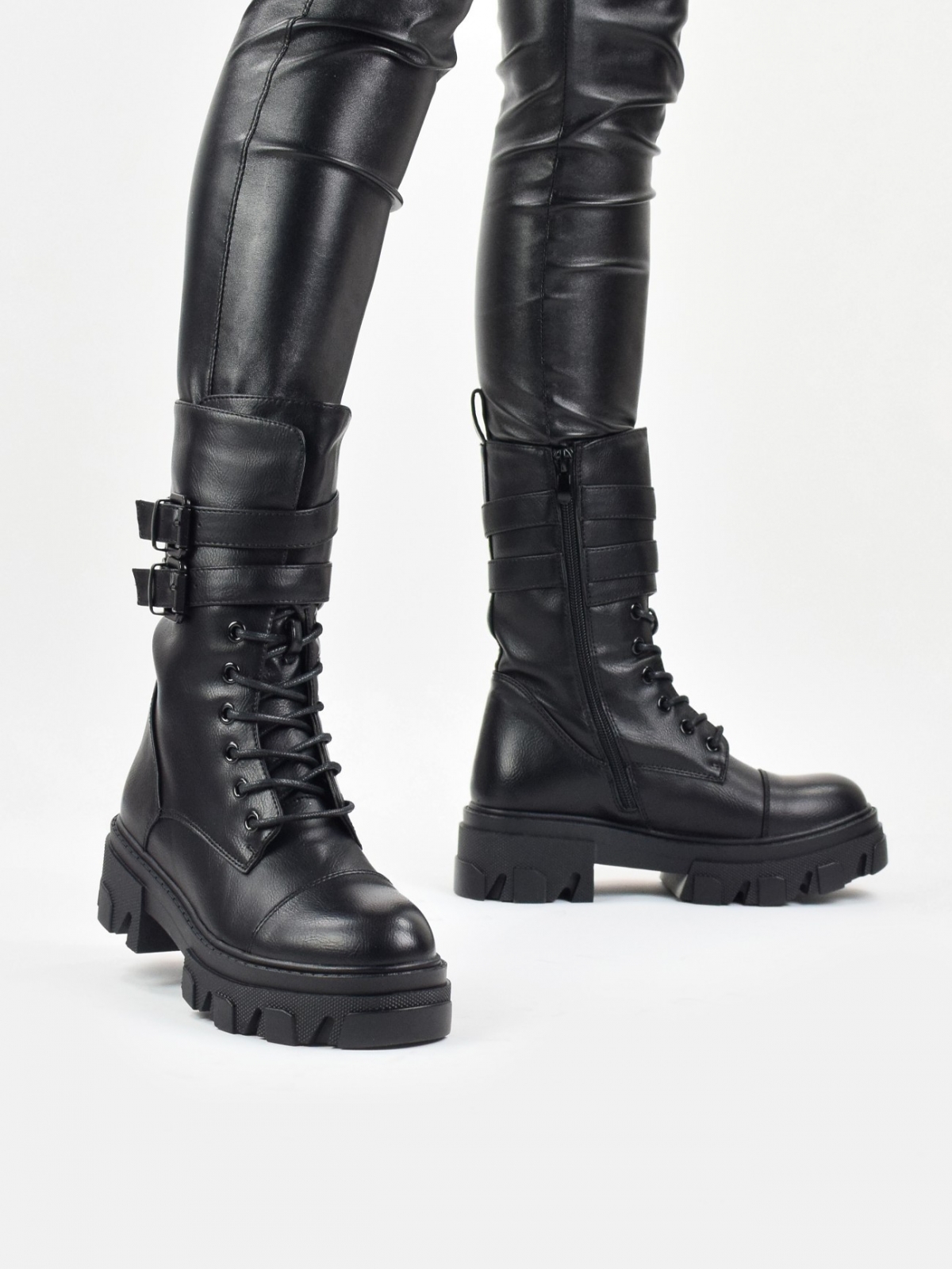 Women's boots in black with buckle details