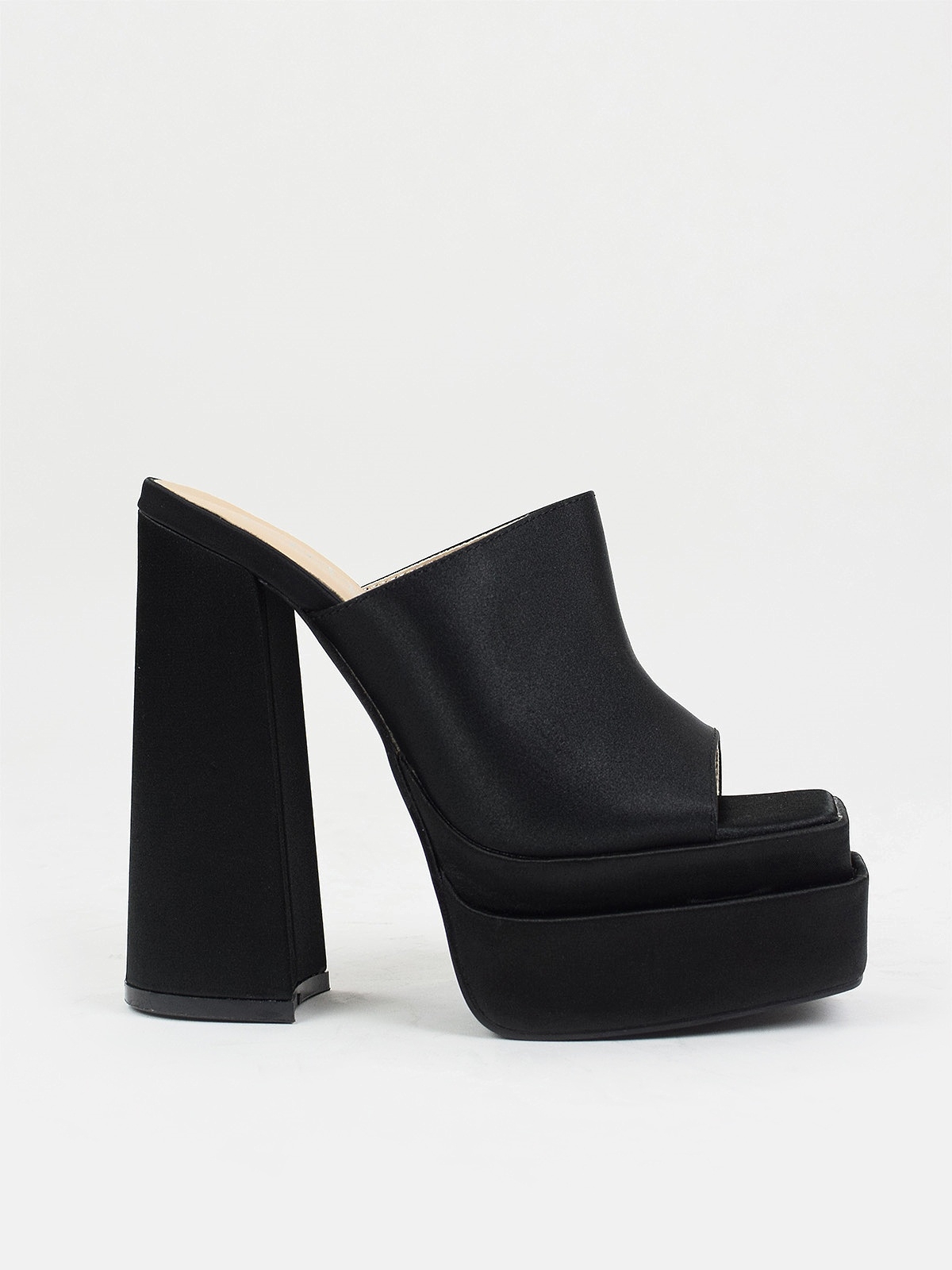 High heeled platform sandals in black