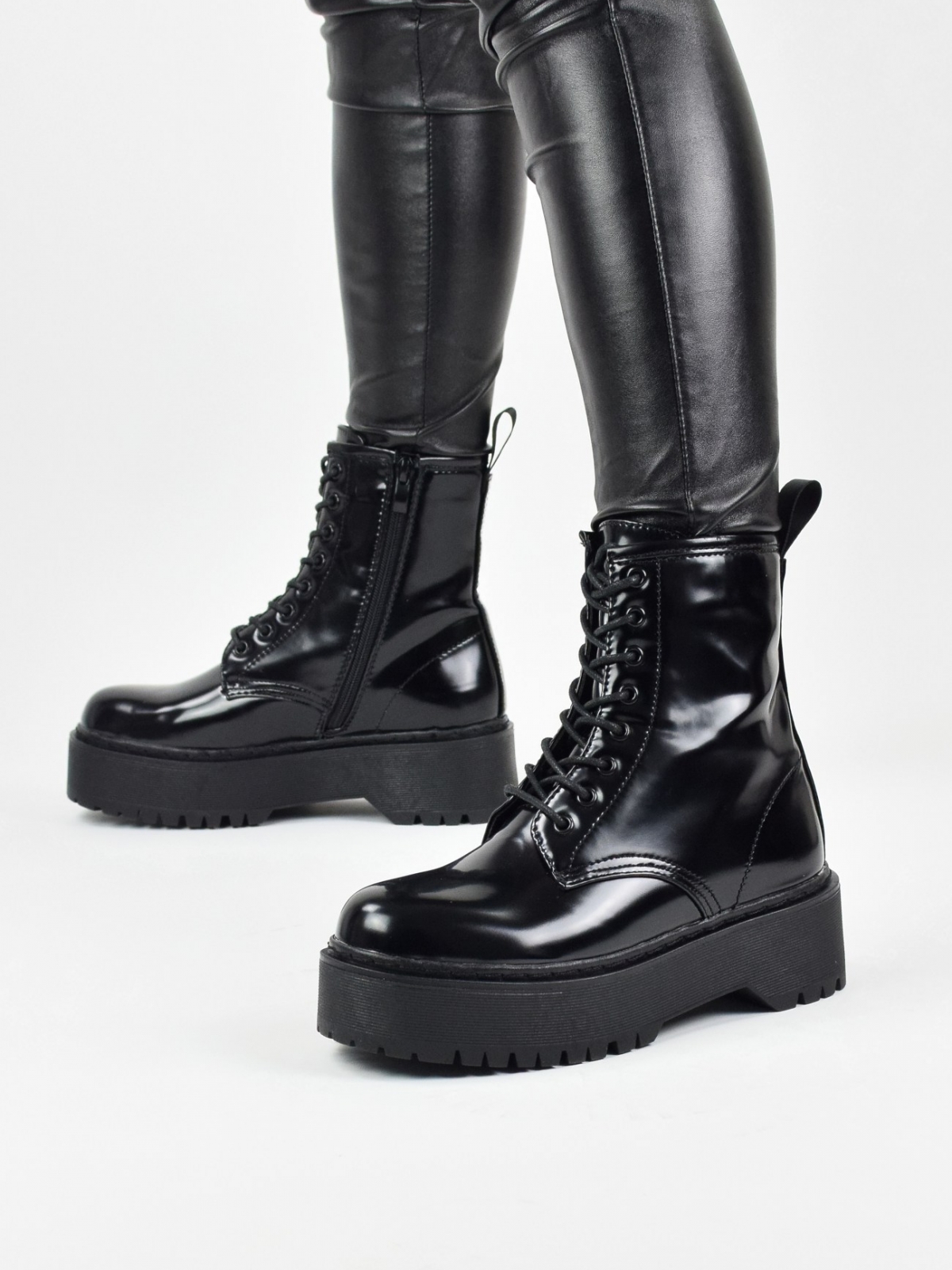 Classic design lacquered ankle boots with side zipper in black