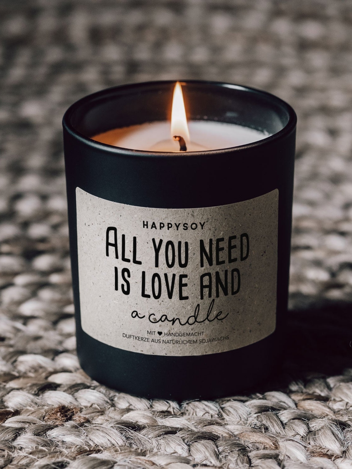 Kvapni sojų vaško žvakė „All you need is love and a candle!“, 220g