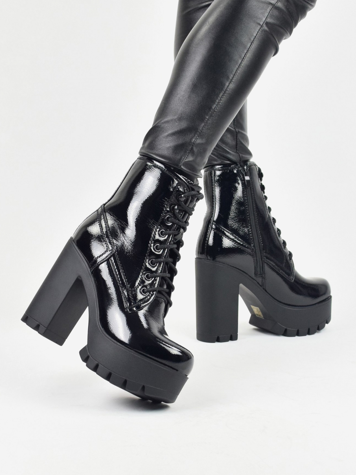 Women's high-heeled boots with platform in black