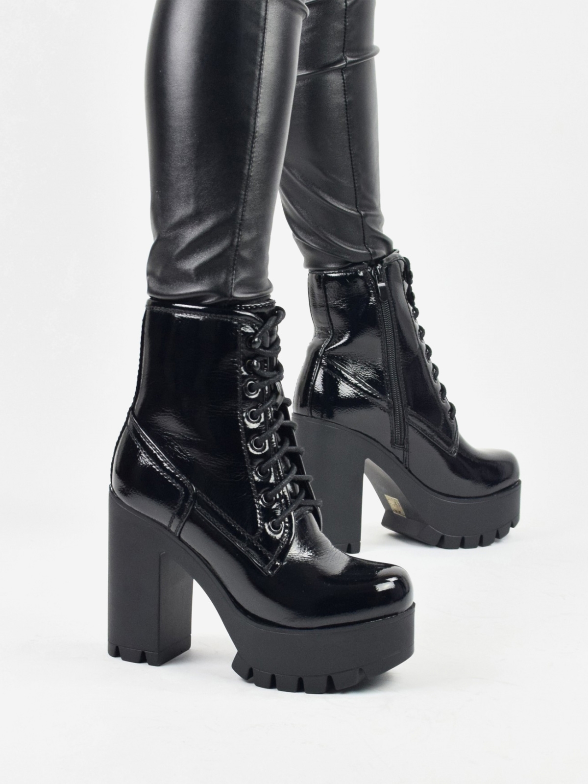 Platforminiai juodi moteriški aukštakulniai batai