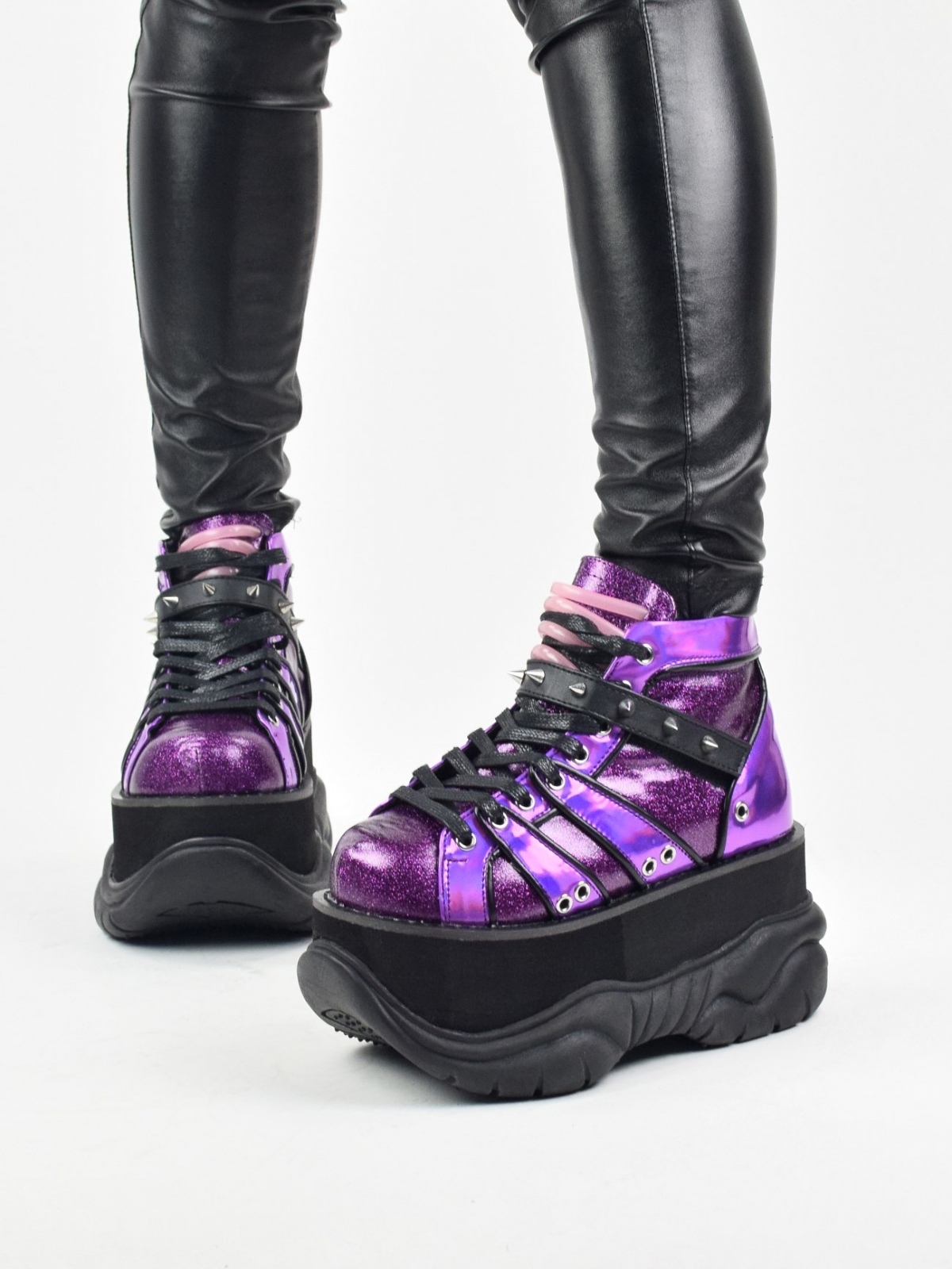 Nep 100 alternativaus dizaino violetinės spalvos batai su šviečiančiais vamzdeliais ties liežuvėliu