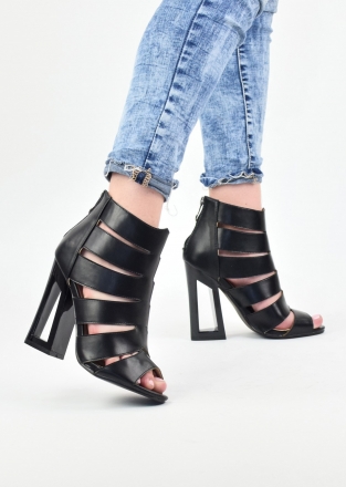 Exclusive design sandals with high heel in black