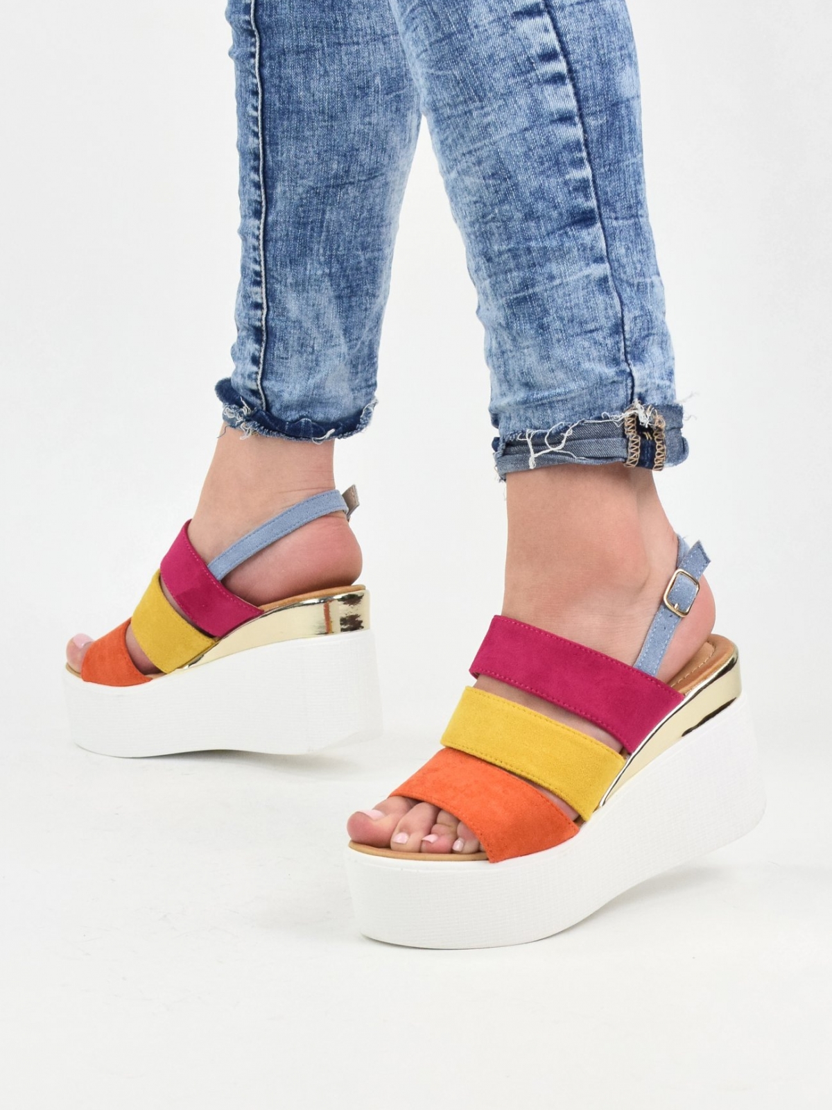 Stylish sandals with stable sole in multicolor