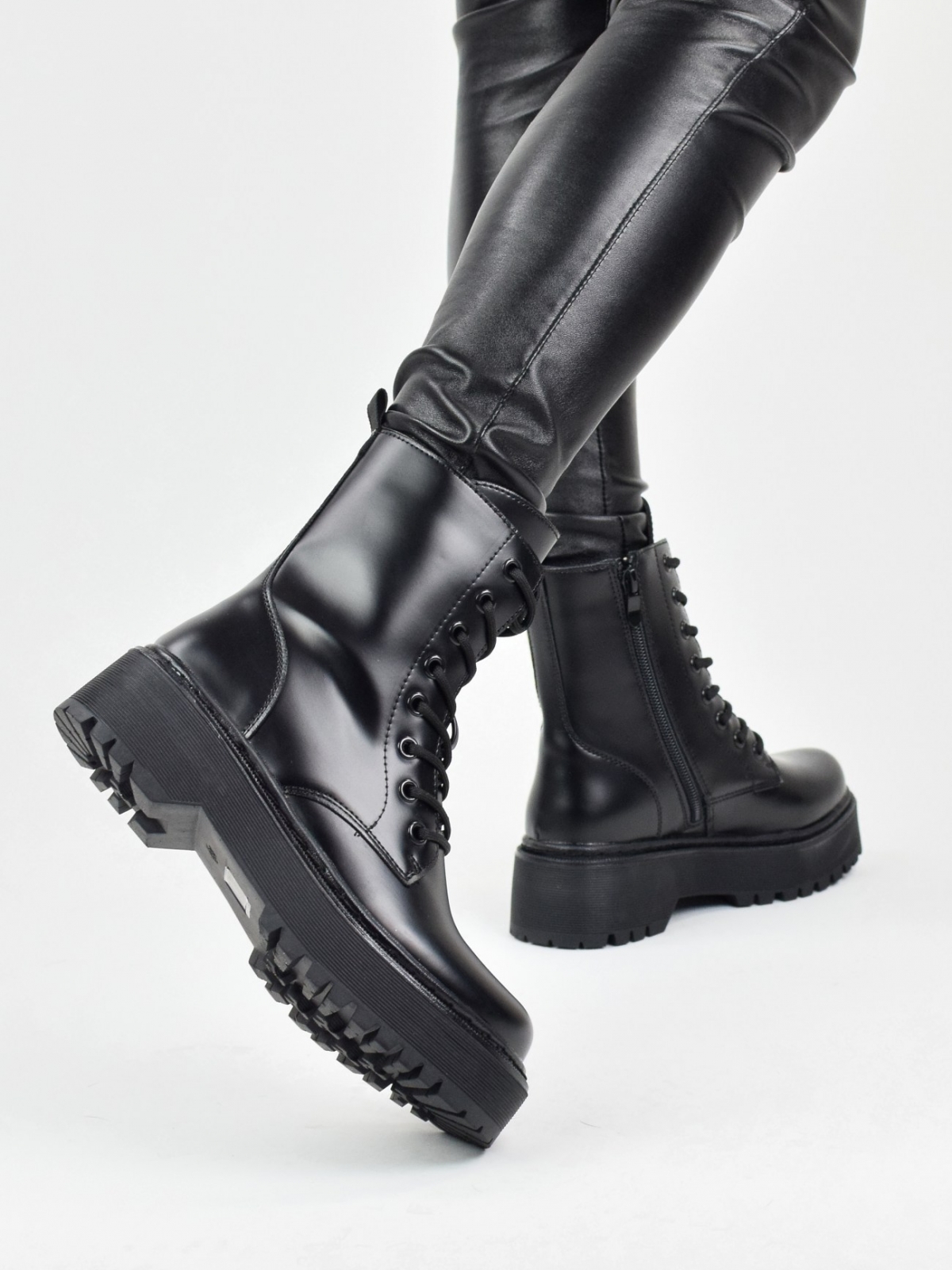 Classic design lace up ankle boots in black