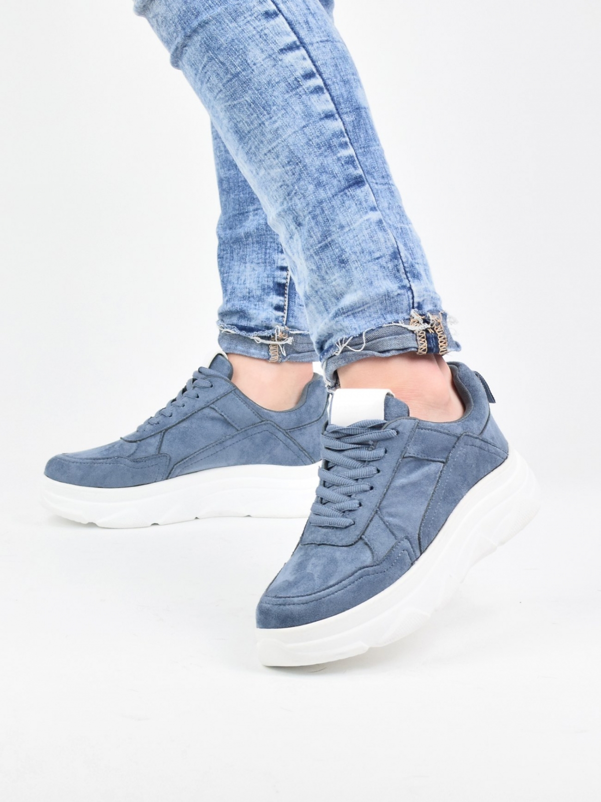 Classic design sneakers with a thick sole in blue